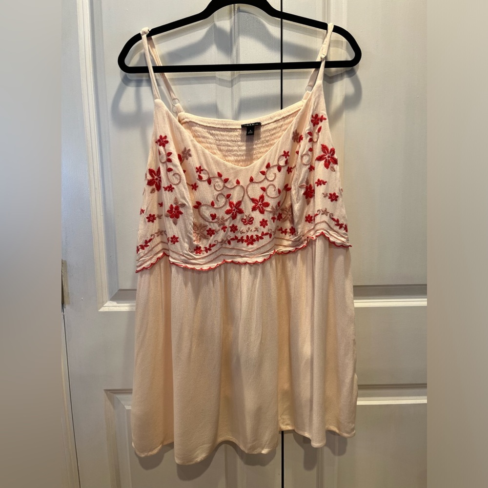 Torrid 4x pink and red detailed babydoll sleeveless top. Great condition.